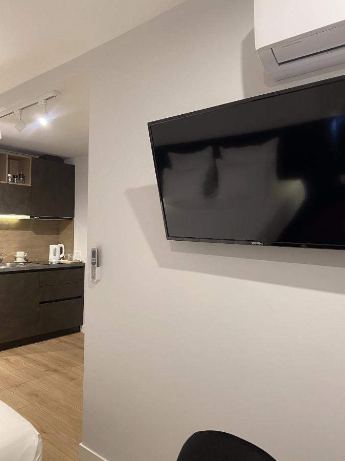 Living Studio Apartments Тирана Екстер'єр фото