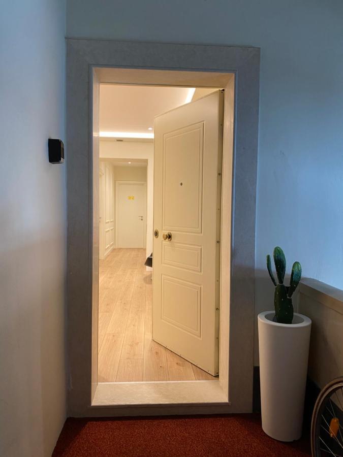 Living Studio Apartments Тирана Екстер'єр фото