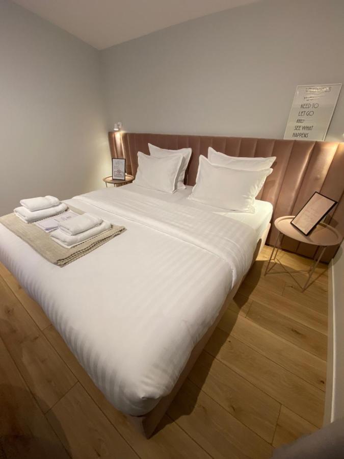 Living Studio Apartments Тирана Екстер'єр фото